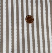 Vitt och beige tyg med silverprickar