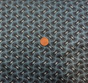 Blått tyg med streckade blommor och vitt kryss