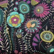 Svart tyg med blommor och blad