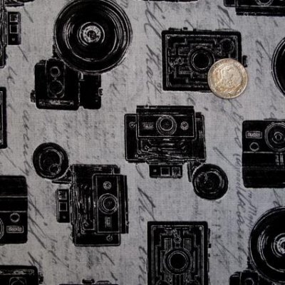 Grått tyg med kameror av äldre modell