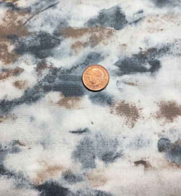 Ljust tyg med blå och beige färg