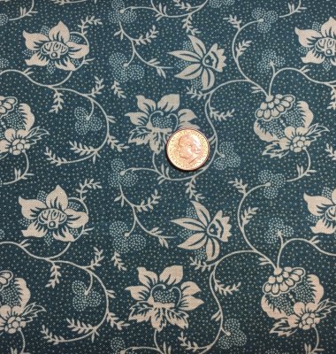 Petrolium blått tyg med svagt beige blommor