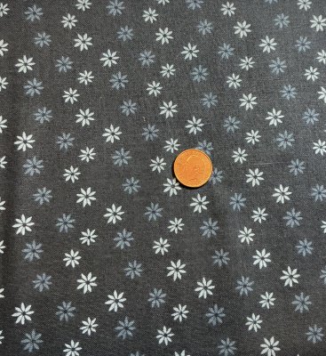 Blått tyg med blommor