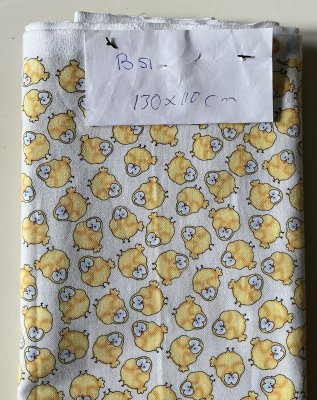 Ljust tyg med kycklingar