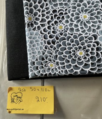 Tygpacke med 2 st 50x110 cm svart och blommigt