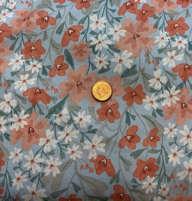 Ljusblått tyg med blommor