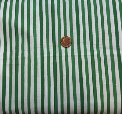 Vitt tyg med gröna ränder