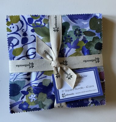 Charm Pack Blue Meadow Clothwork 42 st 5”x5” rutor