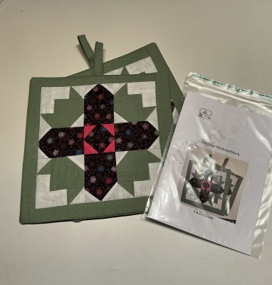 Mönster på grytlappar ca 23x23 cm