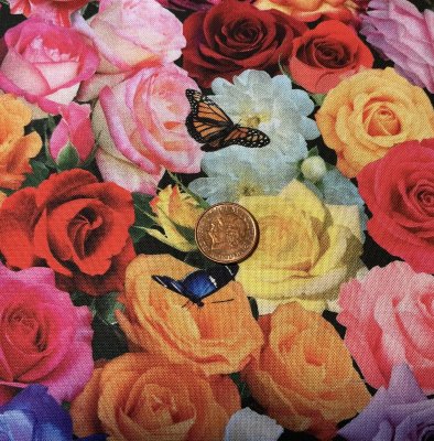 Tyg med rosor i olika färger