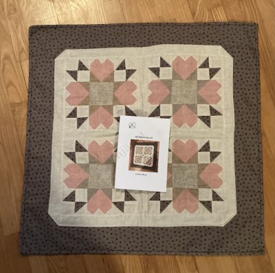 Mönster på duk med hjärtan ca 68x68 cm